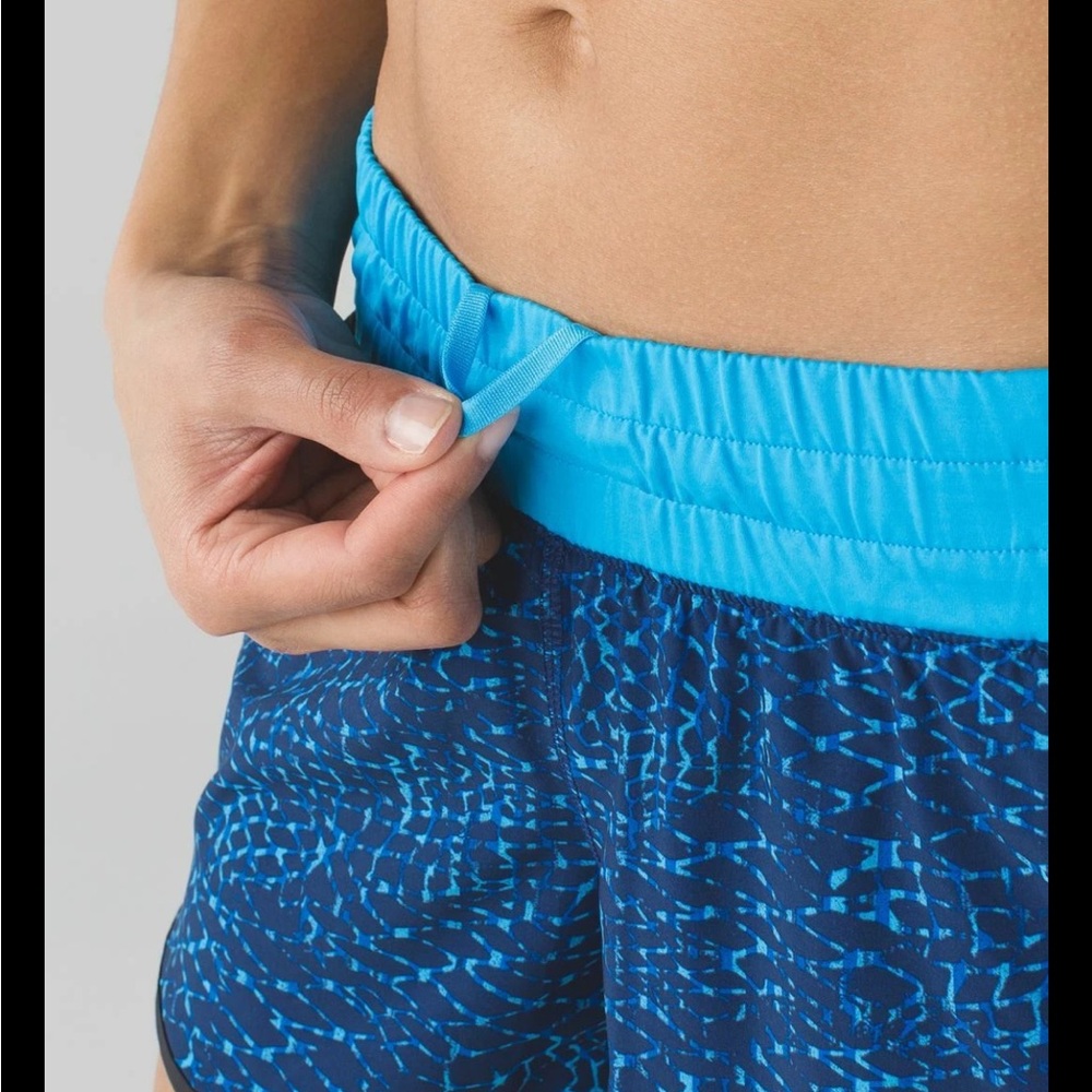Lululemon Tracker Short III Samba Snake Kayak Blue Hero Blue Size